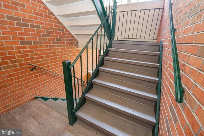 Building Photo - 804 College Ln