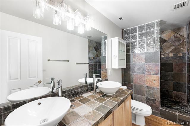 Building Photo - 1555 California St