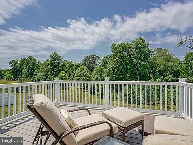 Building Photo - 40 Village Green Ln