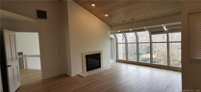 Building Photo - 103 Silver Creek Ln