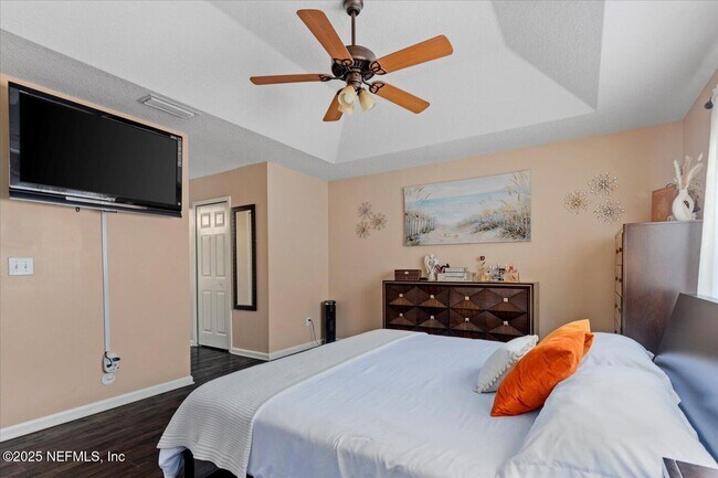 Building Photo - 13705 Fish Eagle Dr W