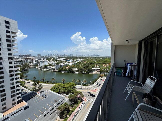 Building Photo - 2625 Collins Ave