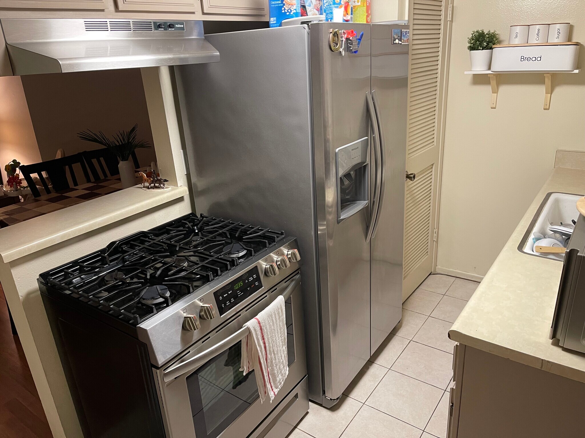 Building Photo - 231 N Isabel St