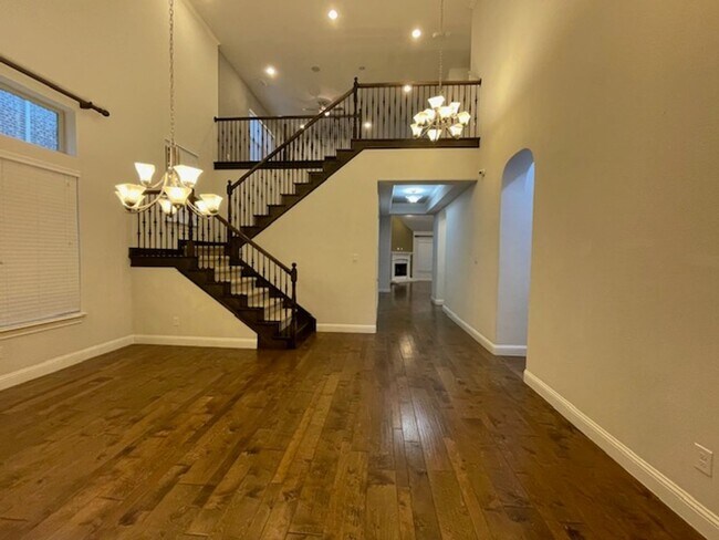 Building Photo - 2403 Cabrillo Ln