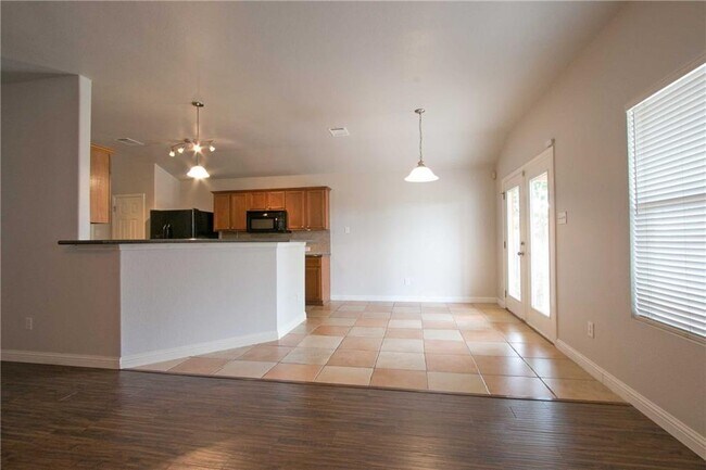 Building Photo - 602 Red Bud Cove