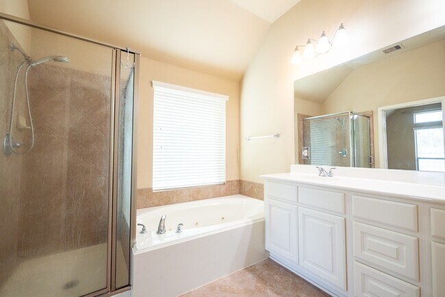 Building Photo - 5211 Belvedere Dr