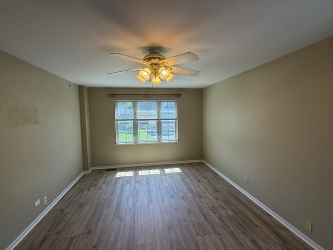 Building Photo - 575 Capital Ln