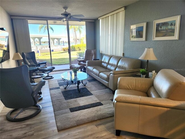 Building Photo - 5901 Bahia Del Mar Cir N