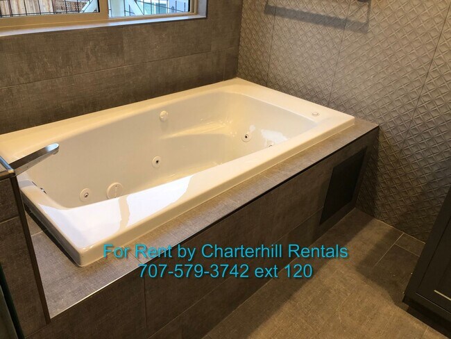 Building Photo - Beautiful, brand new, Fountaingrove home in convenient location near Keysight, Medtronic, Fountai...