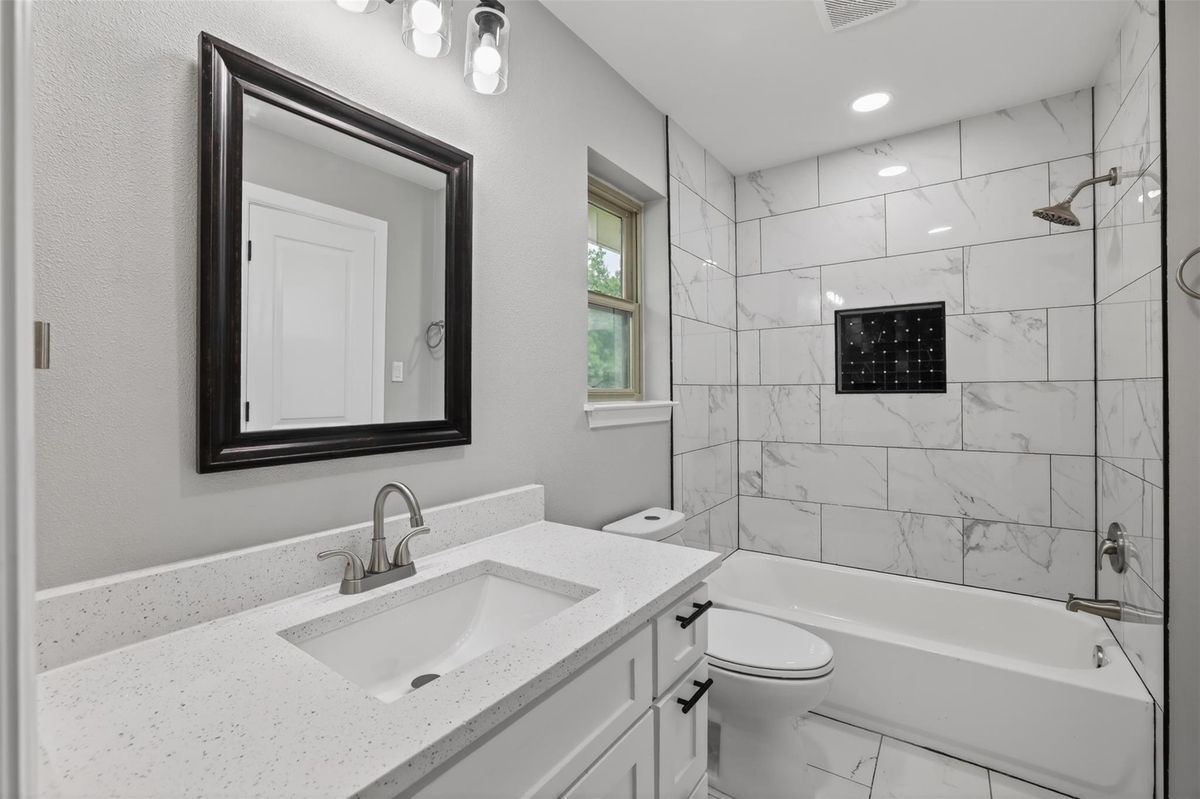 Building Photo - 3204 Greenbriar Ln