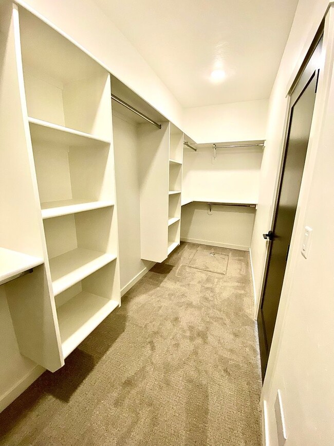 Building Photo - 1258 E Echelon Rdg Ln