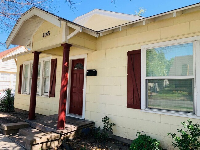 Building Photo - ** MOVE IN SUMMER 05/08/2026 ** 3 Bed 2 Bath Short 2 Minute Walk to TCU Campus