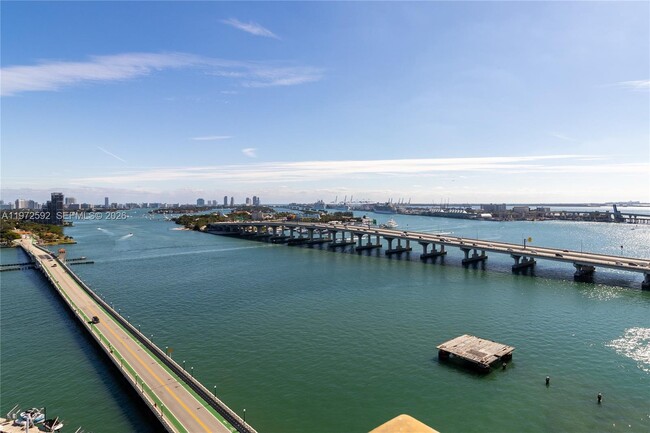 Building Photo - 555 NE 15th St