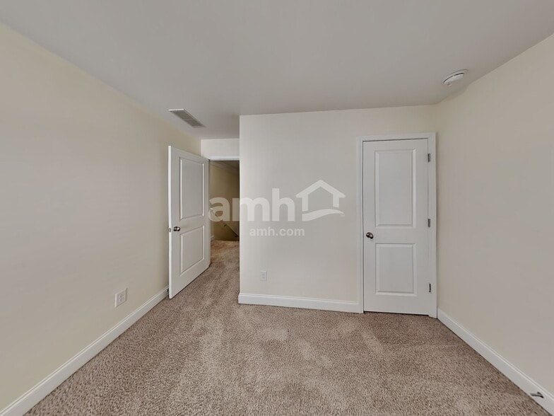 Building Photo - 2474 Beal St