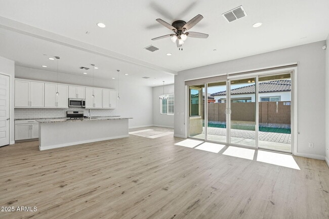 Building Photo - 9749 E Tahoe Ave