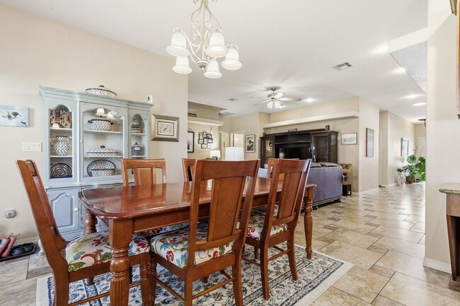 Building Photo - Prestine 4 bedroom home near the Golf Course