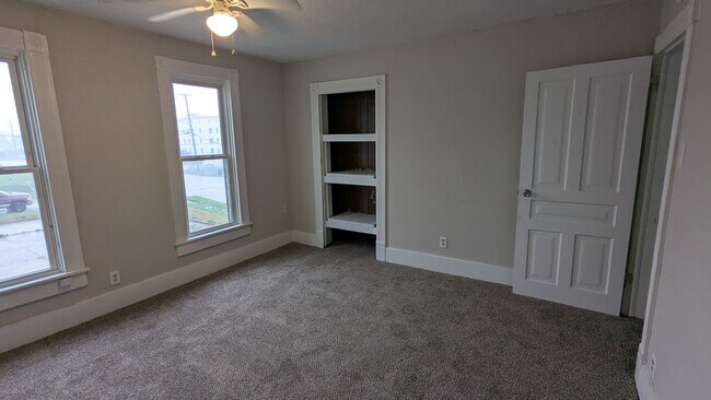 Building Photo - Charming 3-bedroom, 1.5-bathroom house loc...