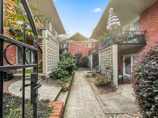 Building Photo - Charming 2 beds 1 bath Condo in Atlanta!