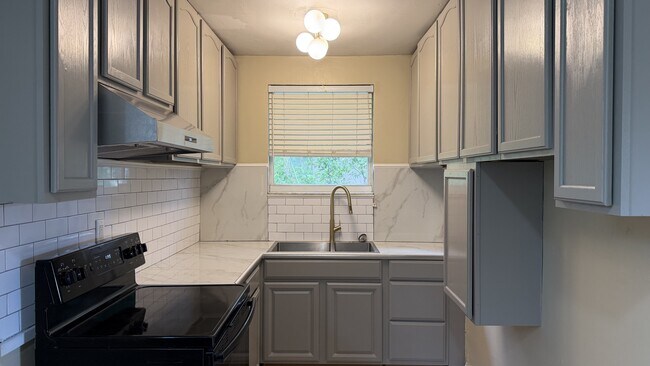 Building Photo - 3344 Soutel Dr