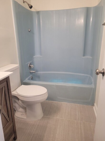 Building Photo - 2605 Vineyard St