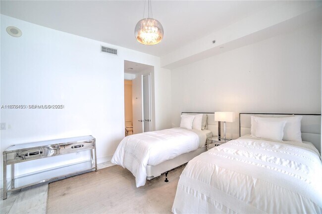 Building Photo - 9705 Collins Ave