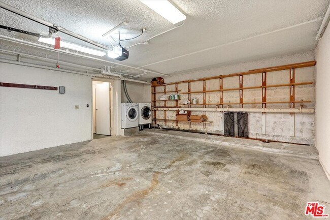 Building Photo - 913 17th St