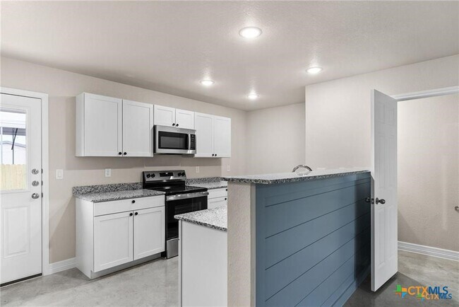 Building Photo - 803 White Meadow Ln