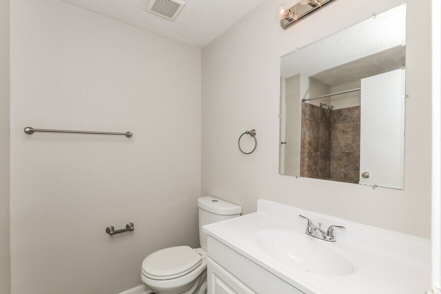 Building Photo - 8931 Squire Ct
