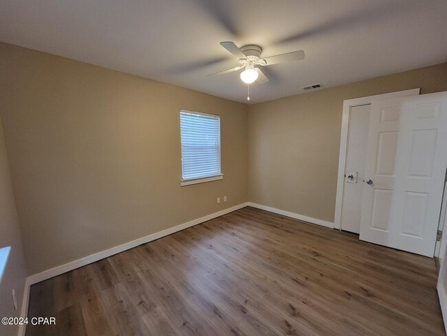 Building Photo - 1710 Chestnut Ave