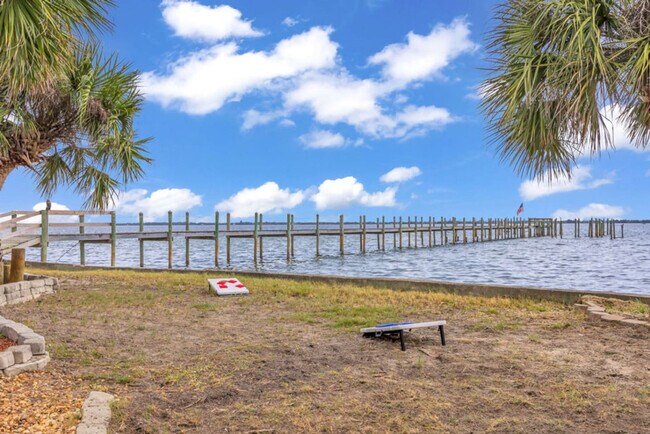 Building Photo - 2362 Pineapple Ave