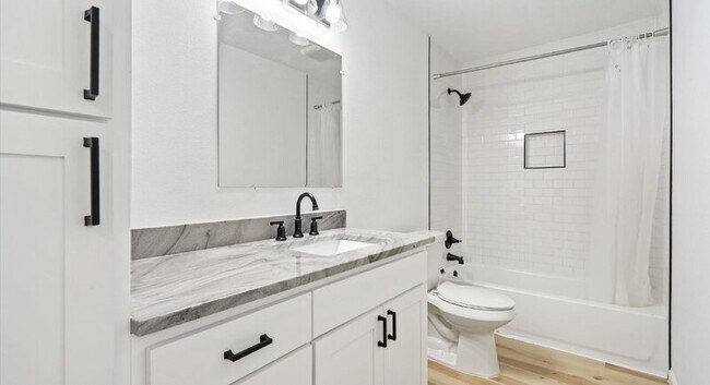 Building Photo - 1118 Ebert Ave