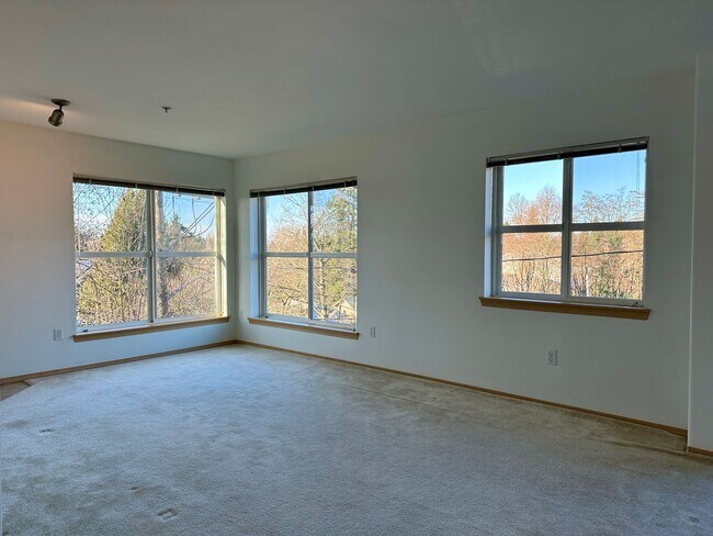 Building Photo - Wonderful Greenwood 2 Bed/2Bath