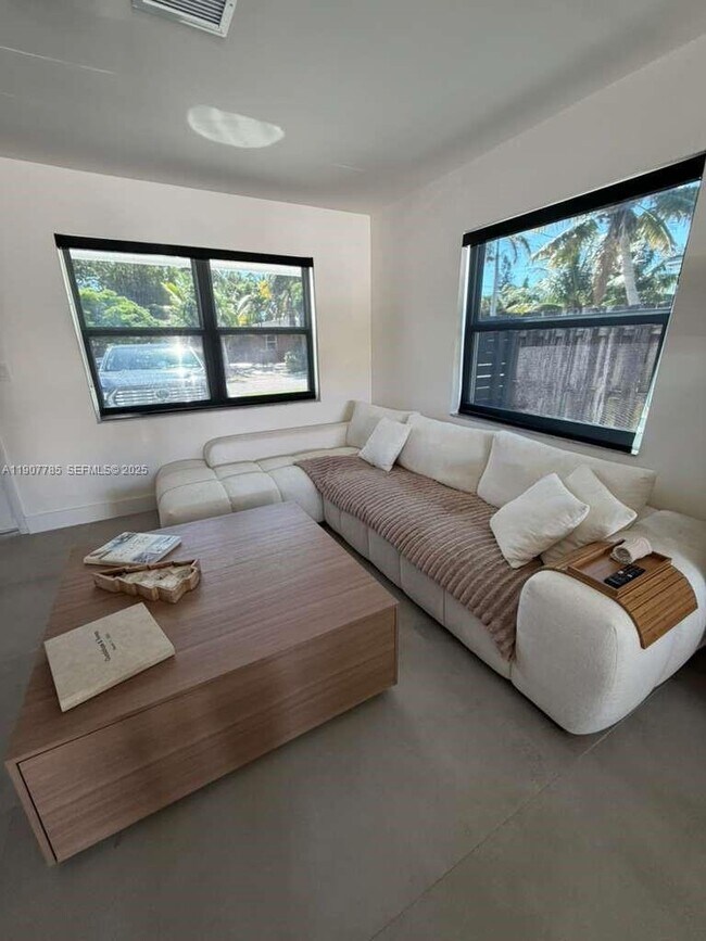 Building Photo - 2623 Thomas St