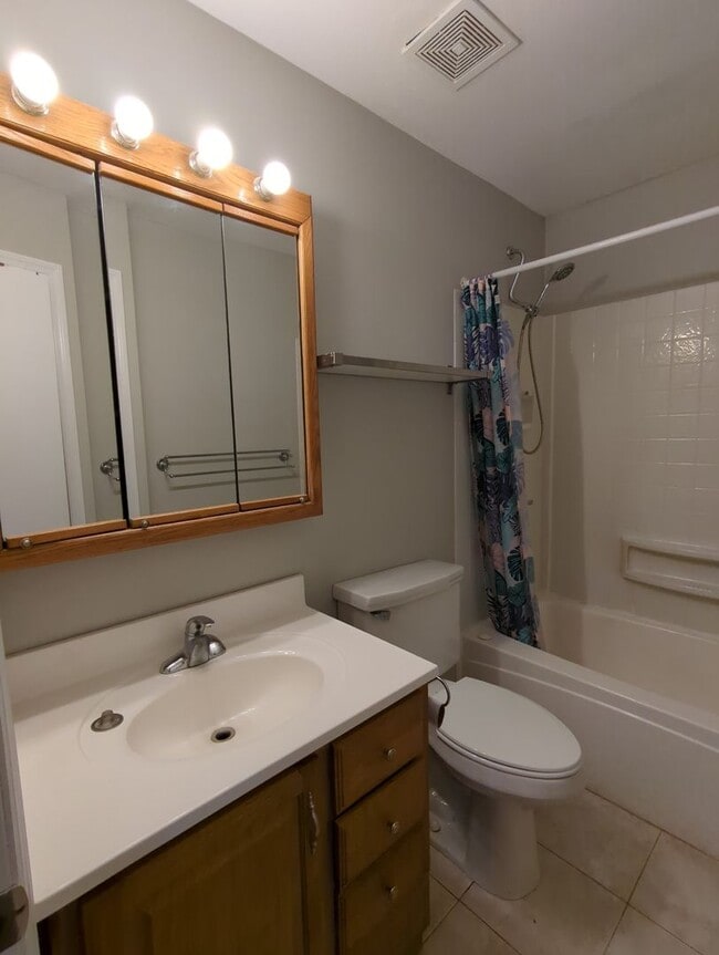 Building Photo - 3 Bedroom House in Harrison
