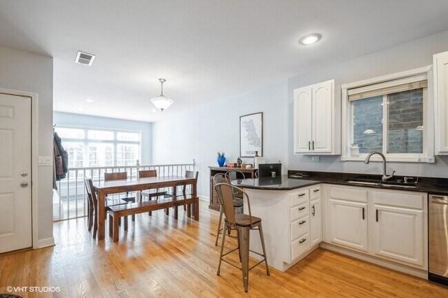 Building Photo - 1508 W Erie St