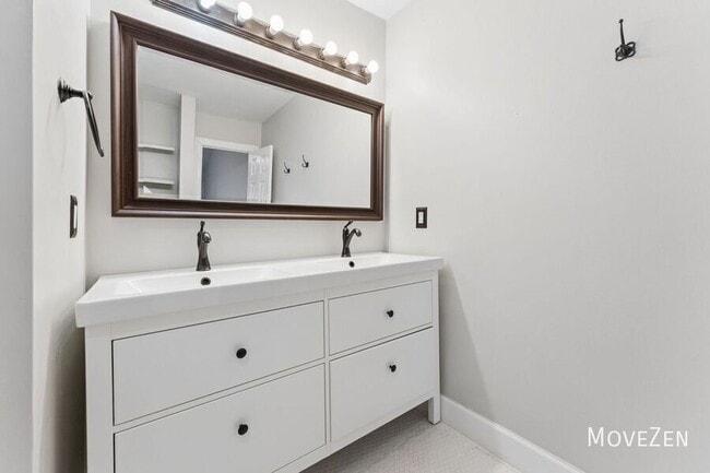 Building Photo - 134 Sanair Ct