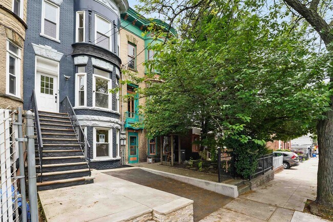 Building Photo - 52 Brinkerhoff St