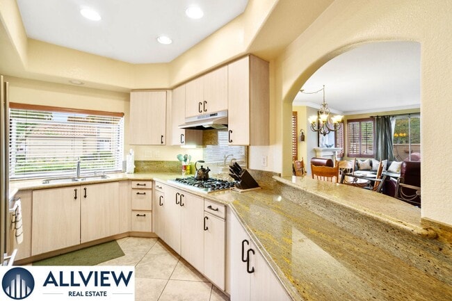 Building Photo - Fully Furnished Townhome with Attached Garage in Aliso Viejo!