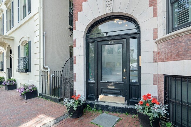 Building Photo - 24 Montgomery St