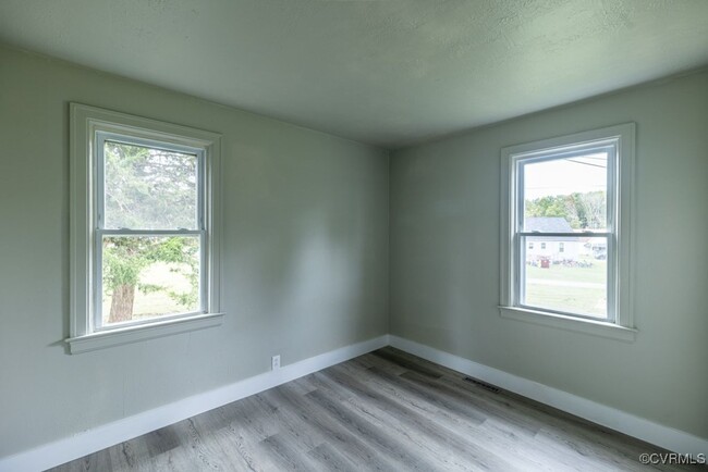 Building Photo - Newly Renovated 4-Bedroom Home in Town of ...