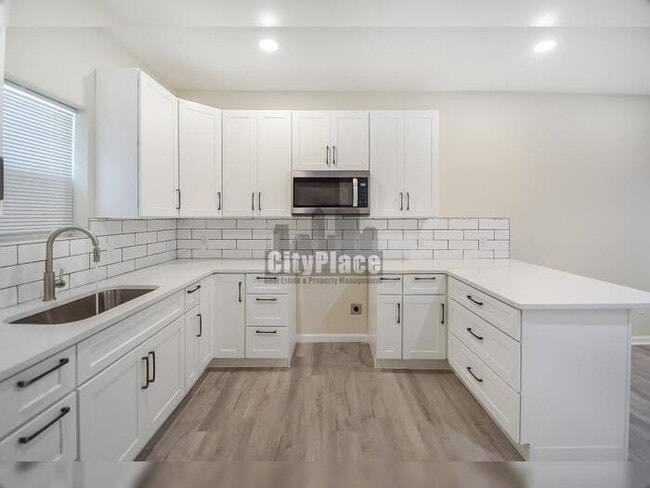 Building Photo - 614 Parkway Ave