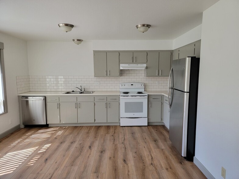 Building Photo - 2204 Assumption St