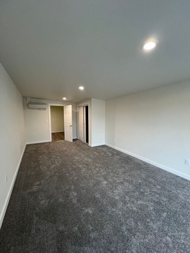 Building Photo - Professional Photos Coming Soon!