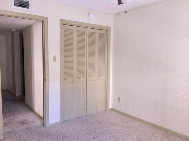 Building Photo - 4433 N Stanton St