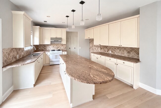 Building Photo - Beautiful backyard