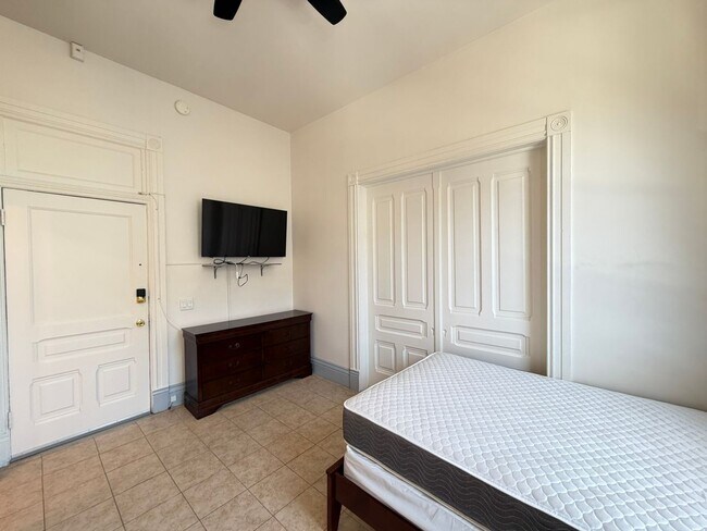 Building Photo - Furnished Unit for Rent in Historic Downtown Cole Block Building