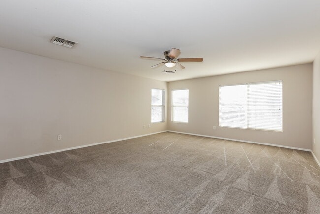 Building Photo - 1519 E Stirrup Ln