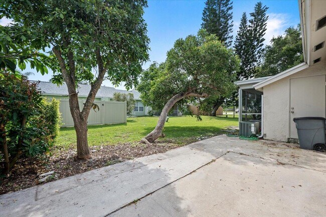 Building Photo - 144 Deerfield Ct