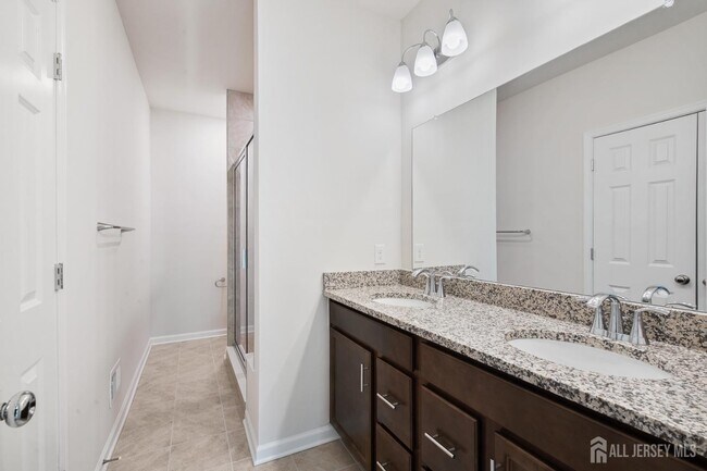 Building Photo - 628 Sadie Cir