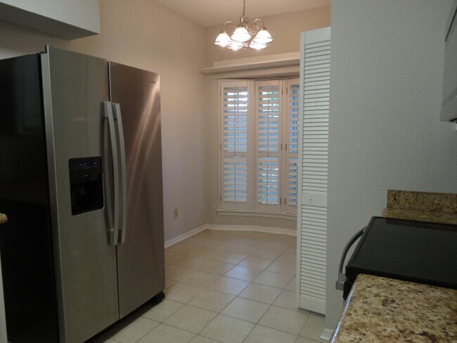 Building Photo - 864 Augusta Dr